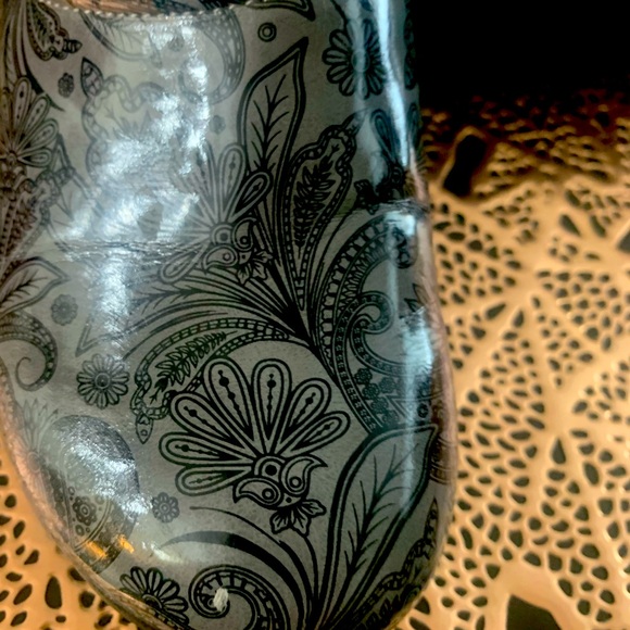 Nurse Mates BRYAR Pillow Top Clogs Black Dark Grey Paisley
Patent Size 10 Wide - Picture 13 of 16